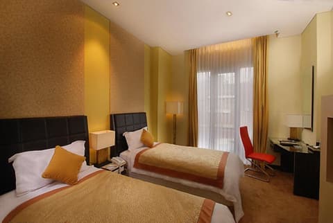 Golden Flower Hotel Bandung, Room