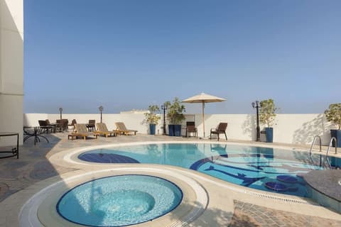 Howard Johnson by Wyndham Bur Dubai, Pool