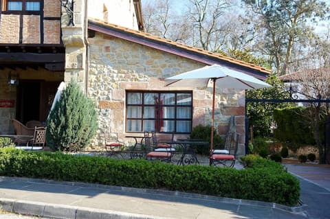 La Casona de Revolgo, Terrace/patio