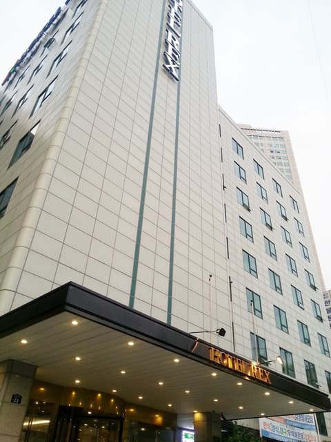 Seoul Rex Hotel, Property entrance