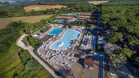 Fabulous Village, Pool