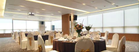 The Class 300, Reception hall