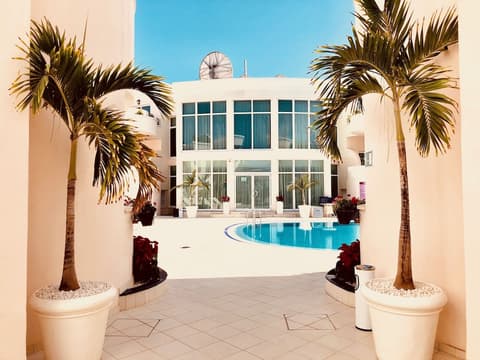 Flamingo Suites Boutique Hotel, Interior entrance