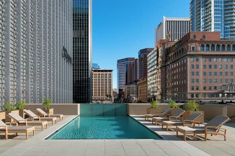 The Westin Phoenix Downtown, Pool