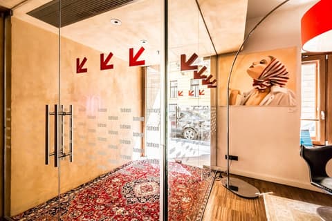 Bohem Art Hotel, Interior entrance