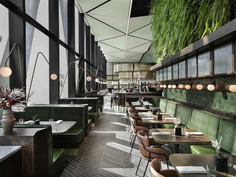 Novotel Auckland Airport, Restaurant