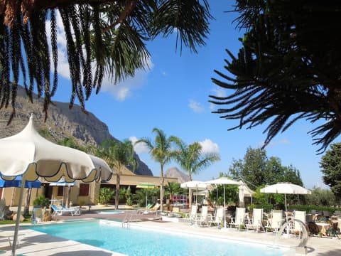 Hotel Oasi, Outdoor pool