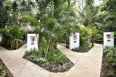 Hotel Rancho Encantado, Interior entrance
