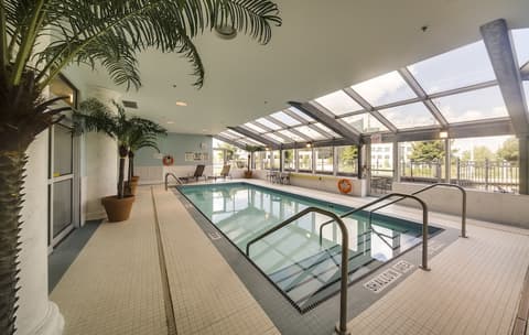 Monte Carlo Inn & Suites Downtown Markham, Indoor pool