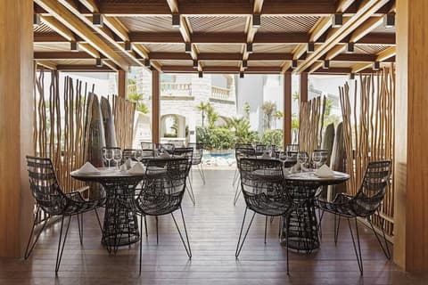 Mitsis Selection Laguna, Restaurant