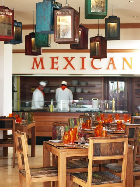 Mitsis Selection Laguna, Restaurant