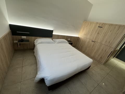 Hotel Holidays, Room