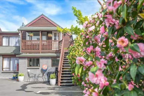 Strathern Motor Lodge, Property entrance