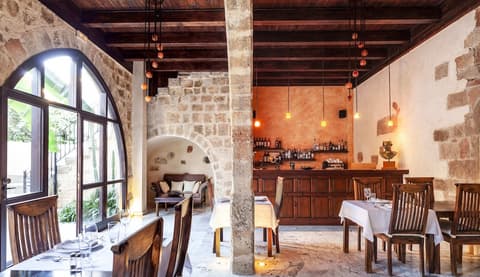 Spirit Of The Knights Boutique, Restaurant