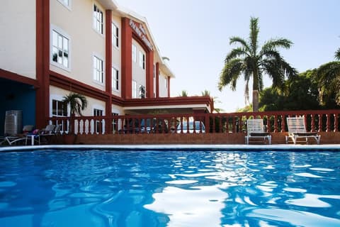 Hotel Pacific Sunrise, Outdoor pool