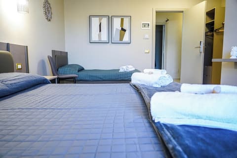 Hotel Continental, Room