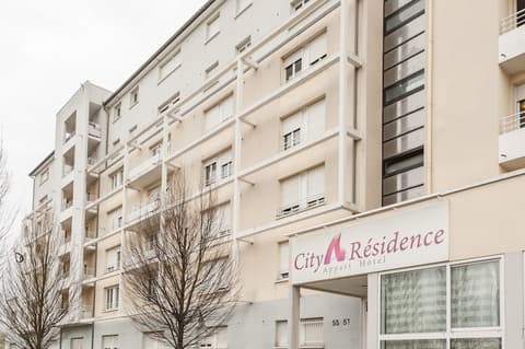 City Residence Chelles, Front of property