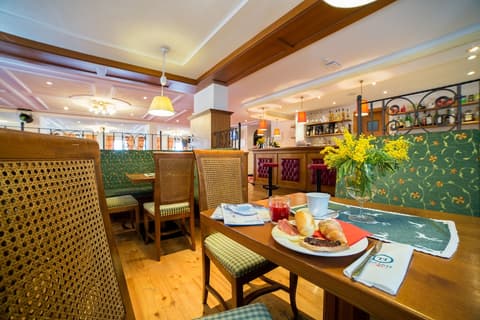 TH Corvara - Greif Hotel, Breakfast meal