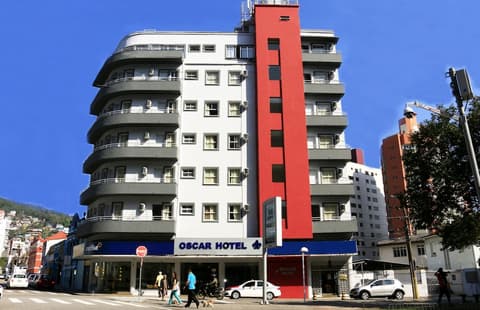 Oscar Hotel, Front of property