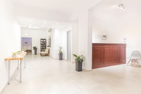 Artemis Apartments, Reception