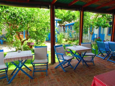 Amazon Antique, Breakfast area