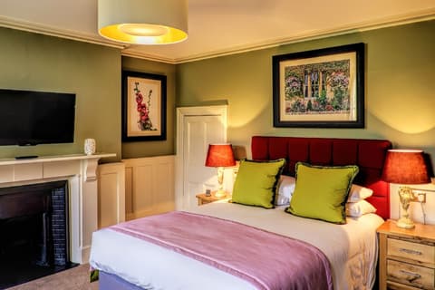 The Ayrlington, Room