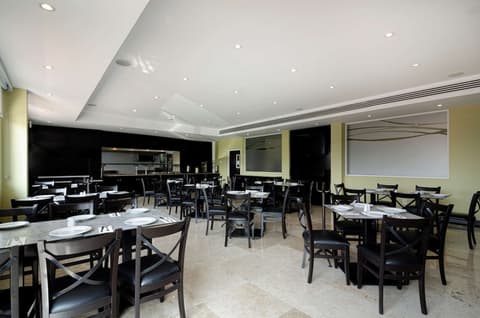 DoubleTree by Hilton Hotel Queretaro, Restaurant