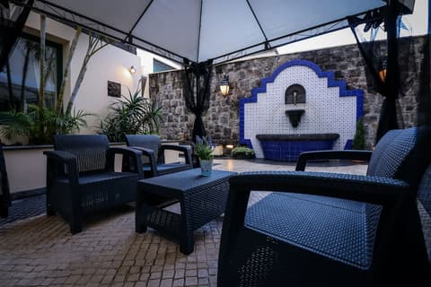 Hotel Camões, Fountain