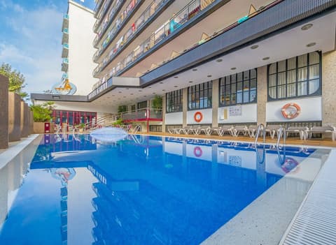 Checkin Garbí, Pool