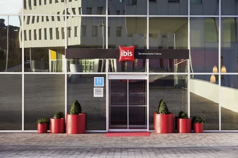 ibis Barcelona Santa Coloma, Interior entrance