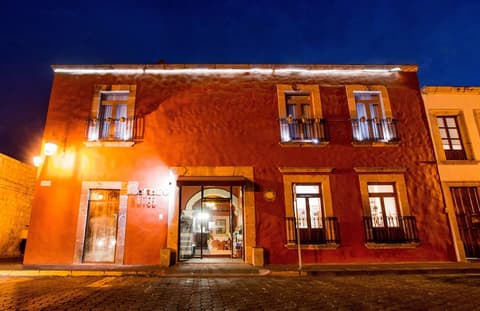 Pórtico Hotel & Galería, Front of property - evening/night