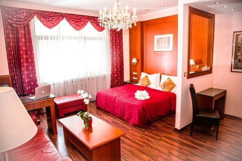 Hotel Corvinus, Room