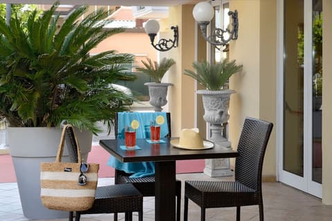 Hotel Elisir, Exterior