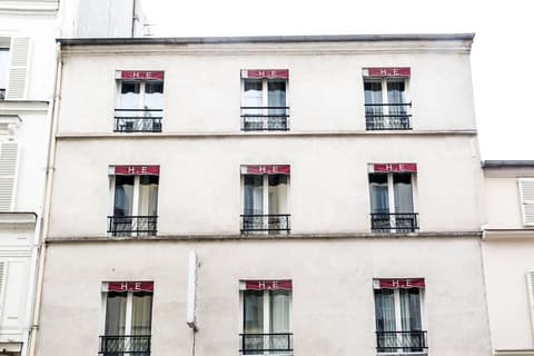 Hôtel de l'Europe, Property grounds