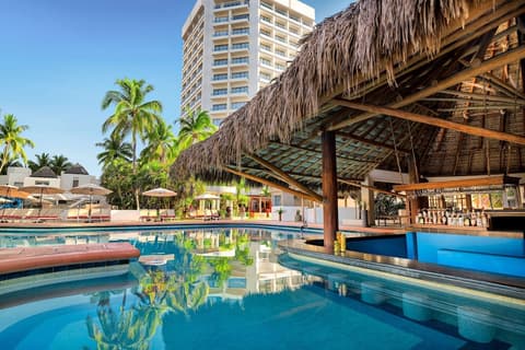 Sunscape Dorado Pacifico Ixtapa Resort & Spa - All Inclusive, Swim-up bar