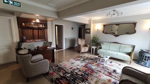 Hotel Turkoman, Lobby lounge