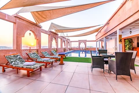 Platinum Hotel, Rooftop pool