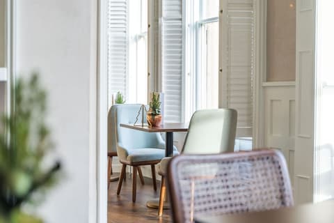 The Roseate Villa Bath, Dining