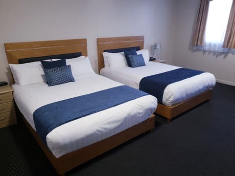 Ramada by Wyndham Hamilton City Center, Room