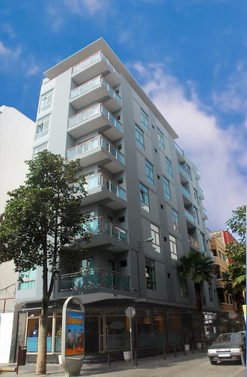 Hotel Pujol, Front of property