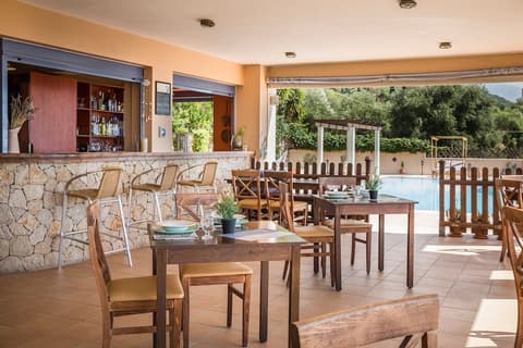 Dianas Studios, Dining