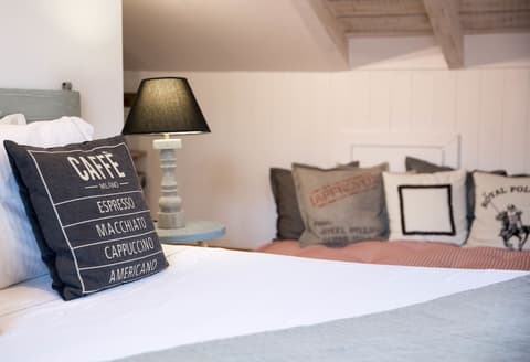 Amymone and Adiandi, Room