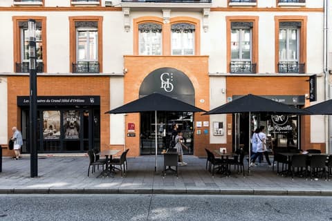 Grand Hotel d'Orléans, Front of property