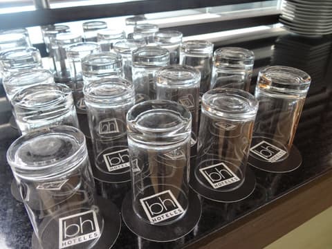 Hotel BH El Poblado, Breakfast area