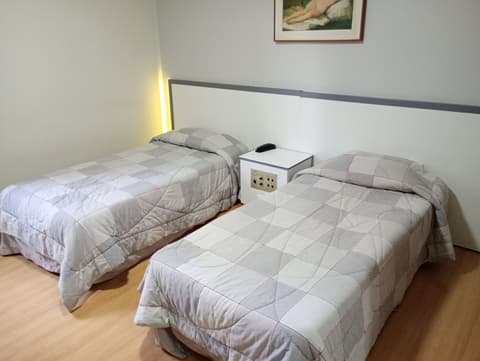 Carillon Plaza Hotel, Room