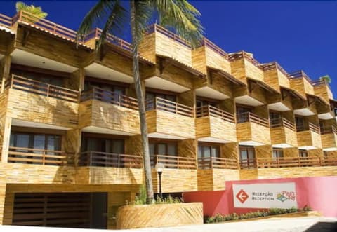 Pipa's Bay, Exterior