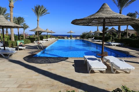 Tamra Beach Resort, Outdoor pool
