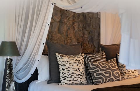 Pondoro Game Lodge  - Open to Kruger Park, Room