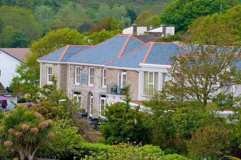 The Llawnroc, Exterior