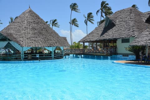 Neptune Pwani Beach Resort & Spa Zanzibar, Outdoor pool